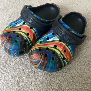 Kids multicolor Crocs in size 8